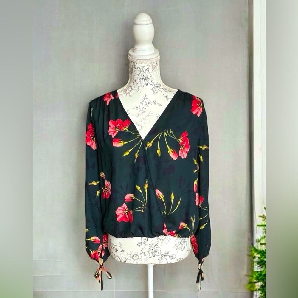 Collective Concepts Aimee Tie Detail Surplice Top Size Medium Petite